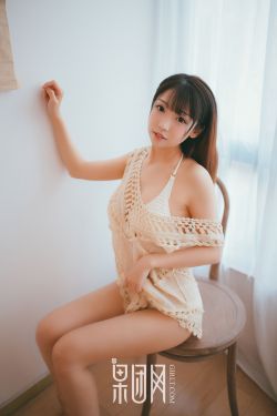 美女被男人摸全身